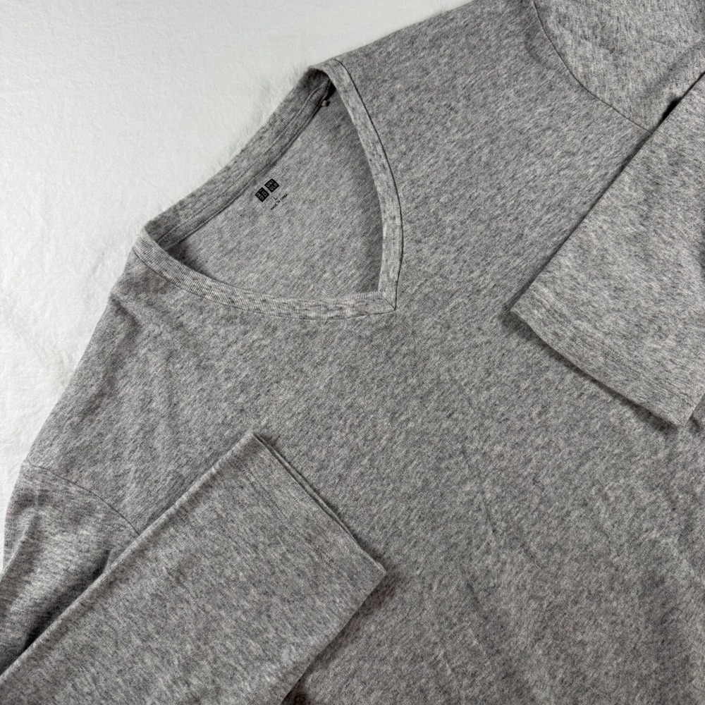 Uniqlo Women's Size L Gray V-Neck Long Sleeve 100% Cotton T-Shirt